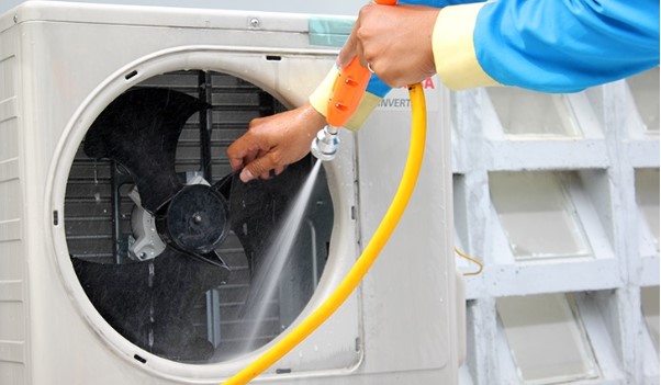 Vệ sinh cục nóng máy lạnh